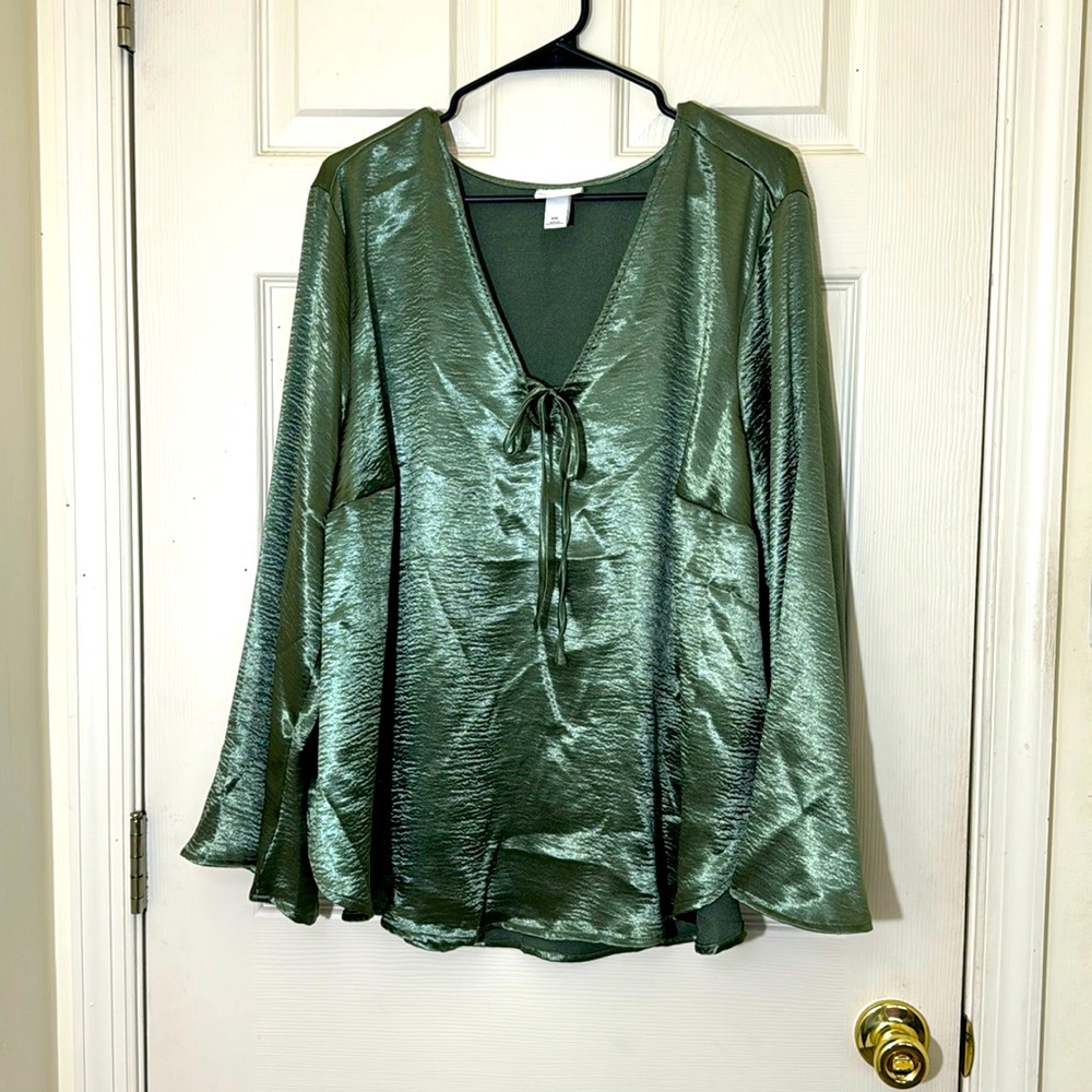 NWOT Green Silky Angel Sleeves Top Size XXL